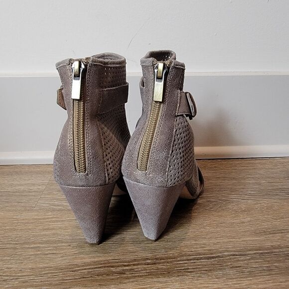 Pelle Moda Kori Perforated Wedge Heel Open Toe Brushed Metallic Bootie Size 7.5 - Picture 5 of 9